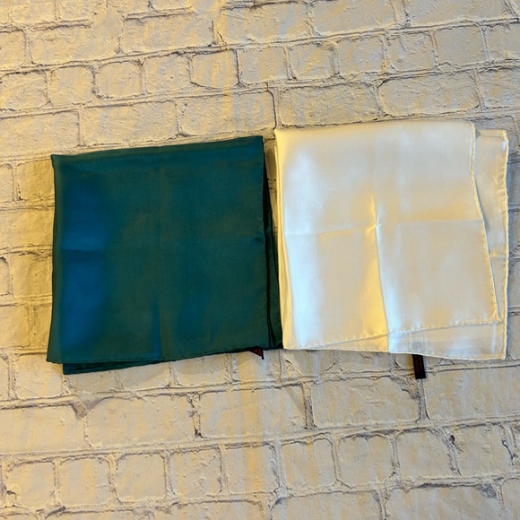 HANDROLLED LOT OF (2) TEAL AND WHITE 100% SILK MENS POCKET SQUARES - Picture 6 of 6